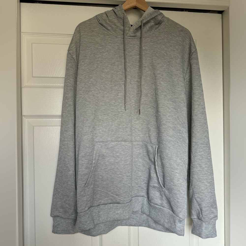 BRAND NEW Hoodie with pockets and draw string